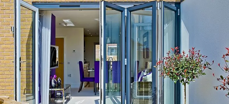 Commercial Door Glass Repair in Oakville, ON